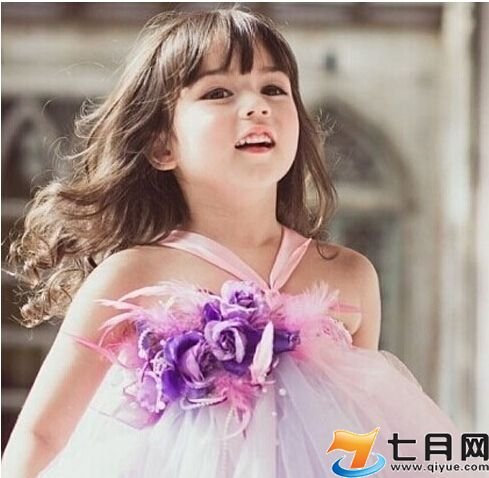 泰美混血小蘿莉拉達·莫蘭JiradaMoran家庭背景個人資料 拉達·莫蘭海量萌照曝光