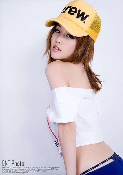 清純迷人的性感足球?qū)氊?border=0