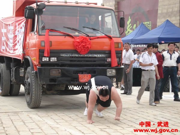 大力士呂瀟老婆家庭背景照片及個人資料 呂瀟體重身高曝光
