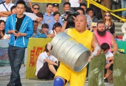 大力士呂瀟老婆家庭背景照片及個人資料 呂瀟體重身高曝光
