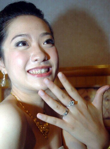 朱芳雨小三照片資料及背景微博曝光 朱芳雨為什么跟妻子胡美離婚原因 胡美個人資料照片