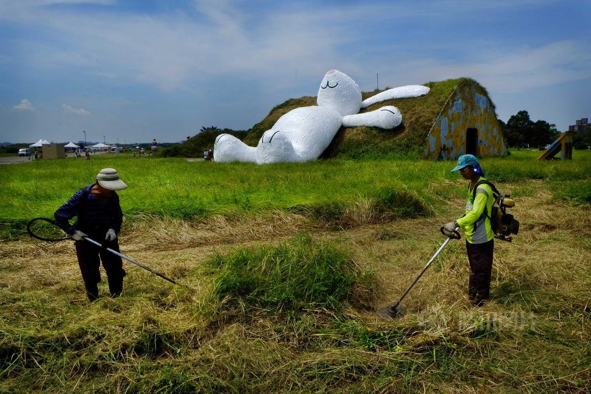 大黃鴨之父是誰霍夫曼個人資料及家庭背景 霍夫曼打造月兔原因 霍夫曼老婆照片資料