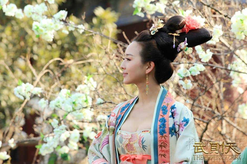 張鈞甯武則天傳奇純美劇照曝光 酥胸誘人