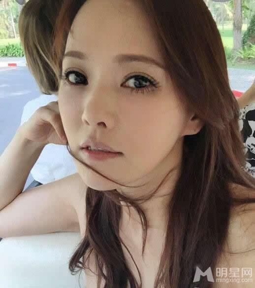 伊能靜上年紀(jì)仍然如性感少女(0)