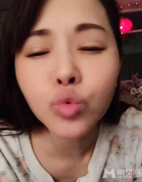 伊能靜上年紀(jì)仍然如性感少女(2)