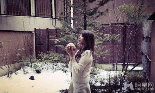 伊能靜上年紀(jì)仍然如性感少女(6)