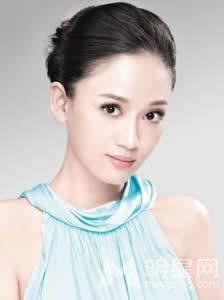 陳喬恩可愛包裹性感 糖果色雜志大片(5)