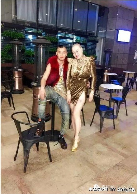 光頭透視裝女王男友個人資料曝光 光頭女王胸圍多少大尺度透視裝照片流出揭其小鮮肉男友家庭背景照片簡介