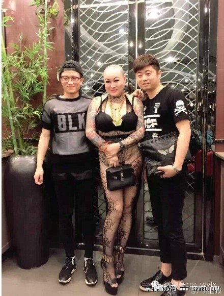 光頭透視裝女王男友個人資料曝光 光頭女王胸圍多少大尺度透視裝照片流出揭其小鮮肉男友家庭背景照片簡介