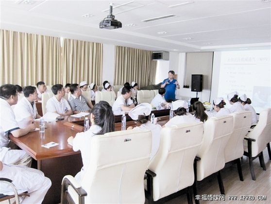 中國好游客唐子人個(gè)人資料 美國救人圖片視頻遭熱搜揭其家庭背景工作微博