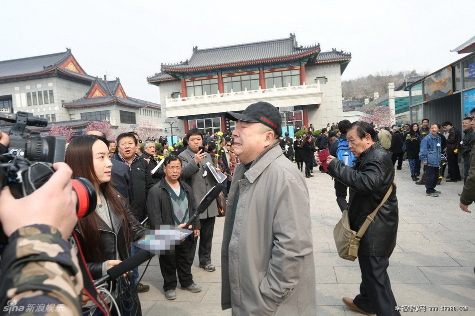 笑林董浩什么關(guān)系 董浩悼念笑林長篇微信首曝光揭笑林追悼會(huì)董浩啜泣不止原因真相