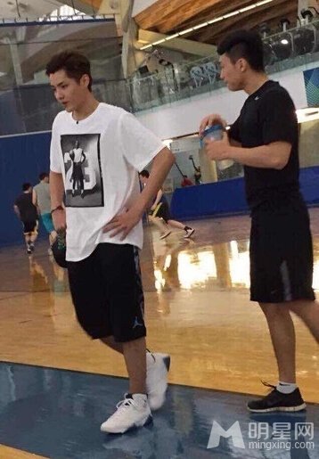 吳亦凡溫哥華打球