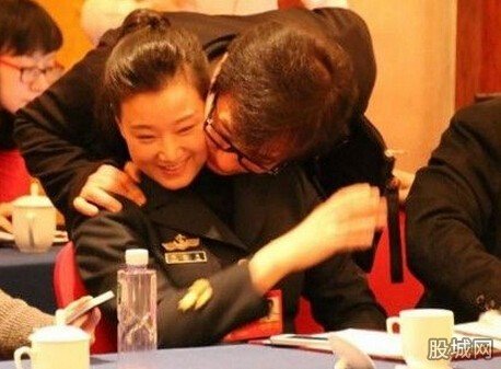 成龍抱過的女星