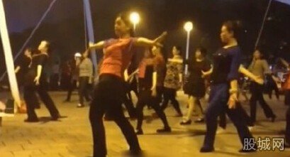 《喜歡你》走進(jìn)廣場(chǎng)舞