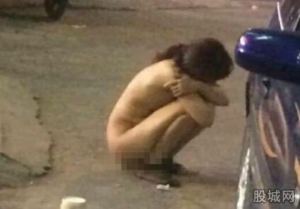 妙齡女子遭扒衣游街
