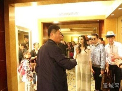 范冰冰帶李晨青島撈金