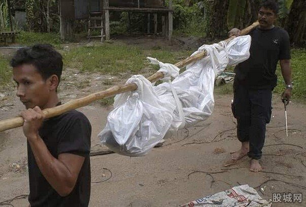 50人被人販餓死拋尸在這里