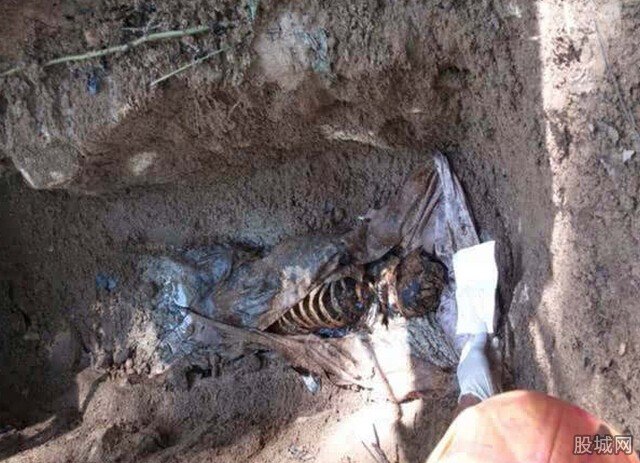 50人被人販餓死拋尸在這里