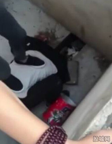 男生廁所被毆