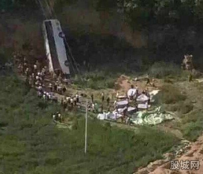 陜西大巴墜崖35人死