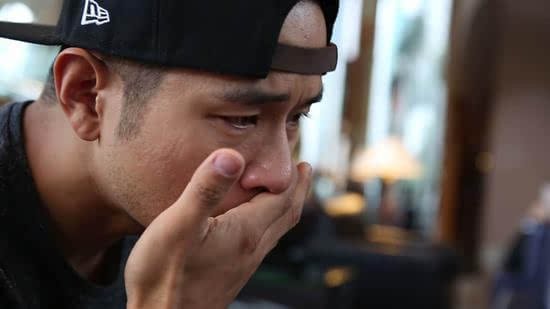 劉承俊時隔13年首次吐露心聲 談?wù)撎颖凼录? border=