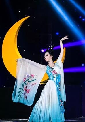 《回聲嘹亮》李思思扮演嫦娥  霓裳飄飄似神仙