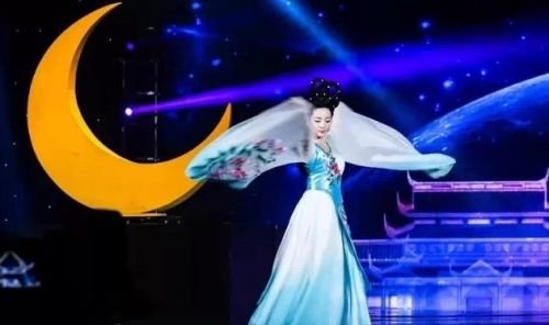 《回聲嘹亮》李思思扮演嫦娥  霓裳飄飄似神仙