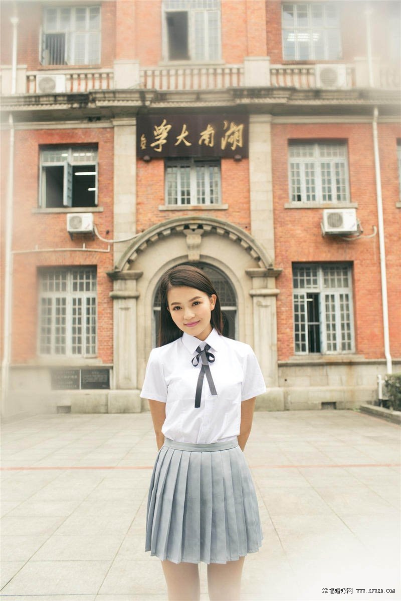 中國搏擊美女主持周薇性感私房照曝光 揭其個人資料及家庭背景