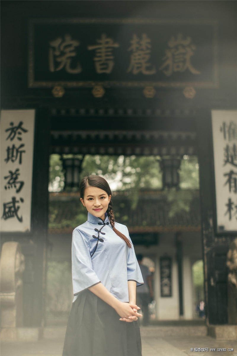 中國搏擊美女主持周薇性感私房照曝光 揭其個人資料及家庭背景