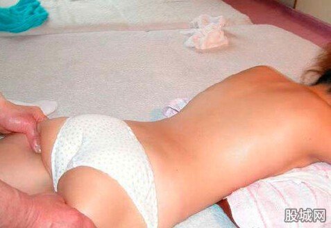 男子為刺激一天內(nèi)4次猥褻女性