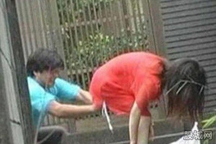 男子為刺激一天內(nèi)4次猥褻女性