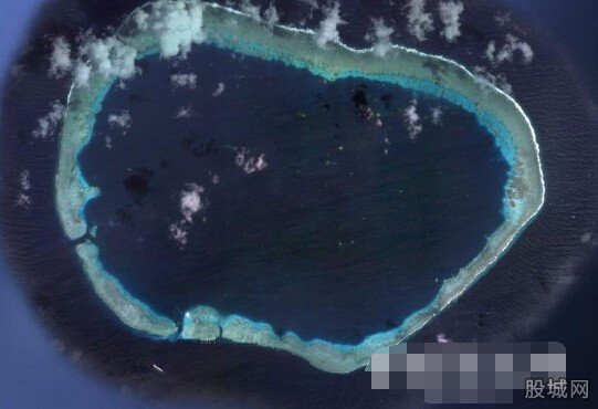 中國軍艦現(xiàn)身美濟(jì)礁