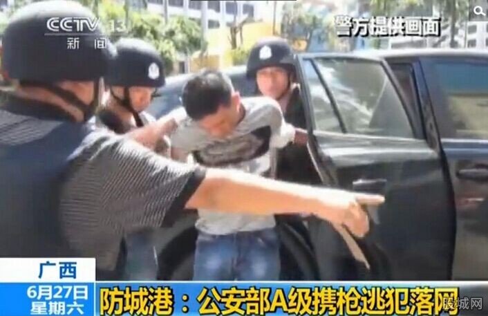 挾持女友與警方槍?xiě)?zhàn)