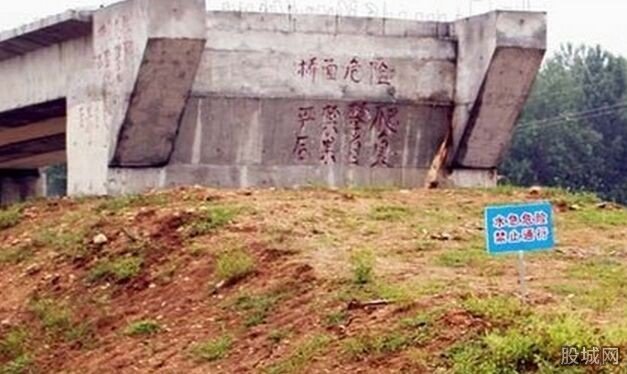 湖北奇葩大橋
