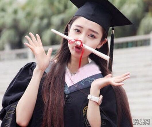 廈大美女畢業(yè)照