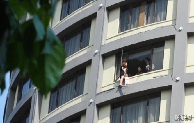 帶女兒跳樓鬧離婚