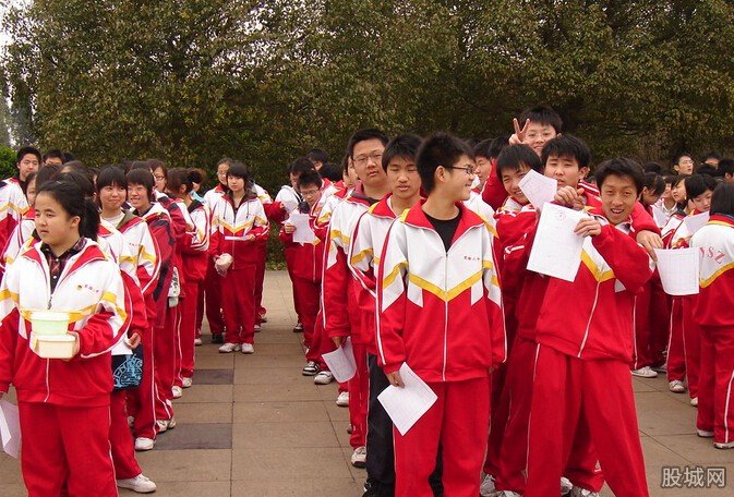 中小學(xué)校服國家標(biāo)準(zhǔn)
