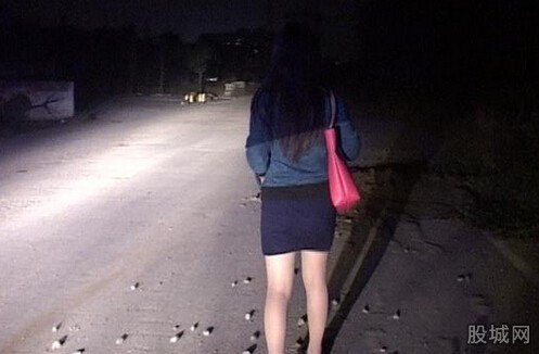 女子遇強(qiáng)暴稱來月經(jīng)躲過