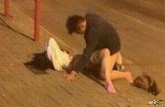 18歲內(nèi)地女大學(xué)生在港街頭淫亂
