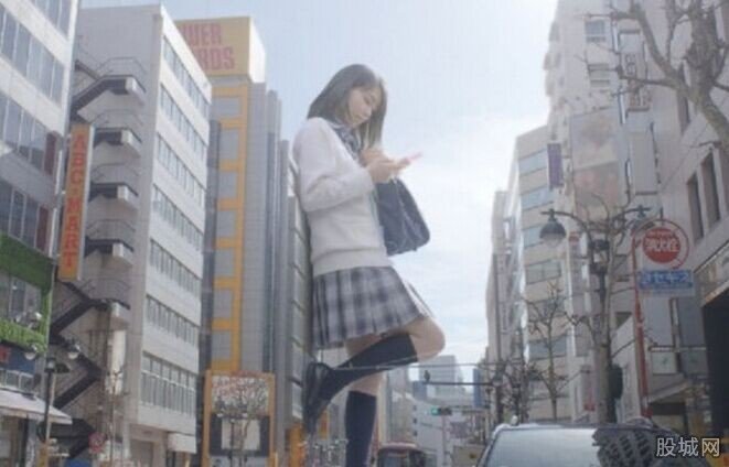東京女巨人走紅