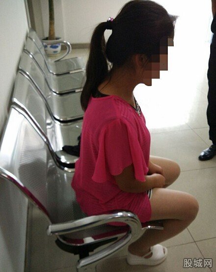 女子專(zhuān)偷男士?jī)?nèi)褲被抓
