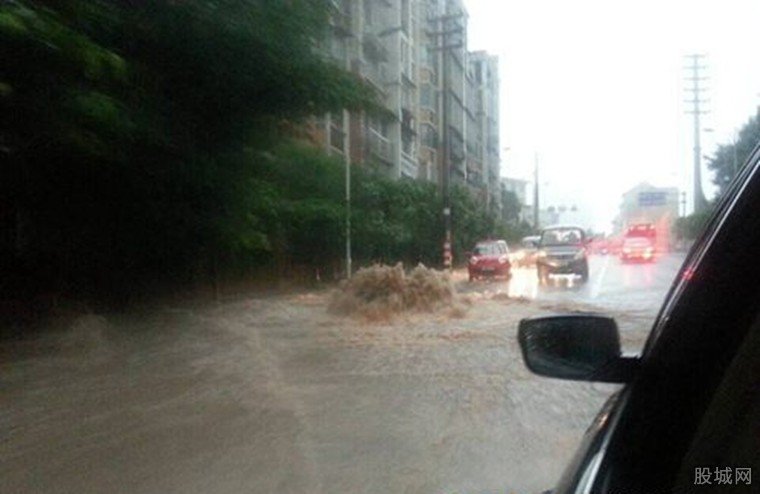 瀘州全境普降暴雨