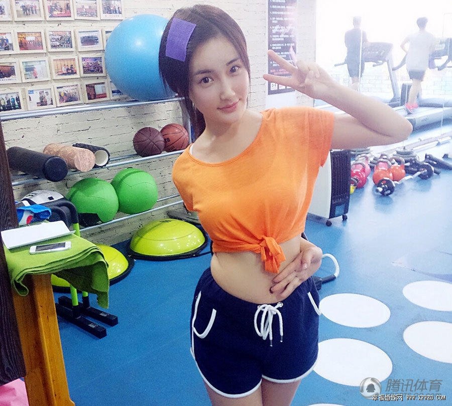 最美校服女生高晴清純私房照 高晴個人資料微博及三圍曝光