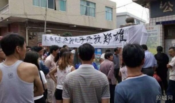 留守學生被圍毆致死