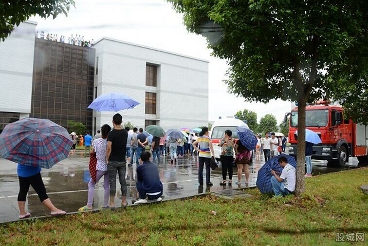 為討薪集體跳樓