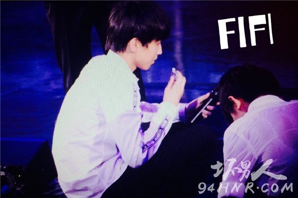 TFBOYS王俊凱北京錄制挑戰(zhàn)不可能跌落現場視頻 王俊凱跌落原因|王俊凱引起低血糖眩暈