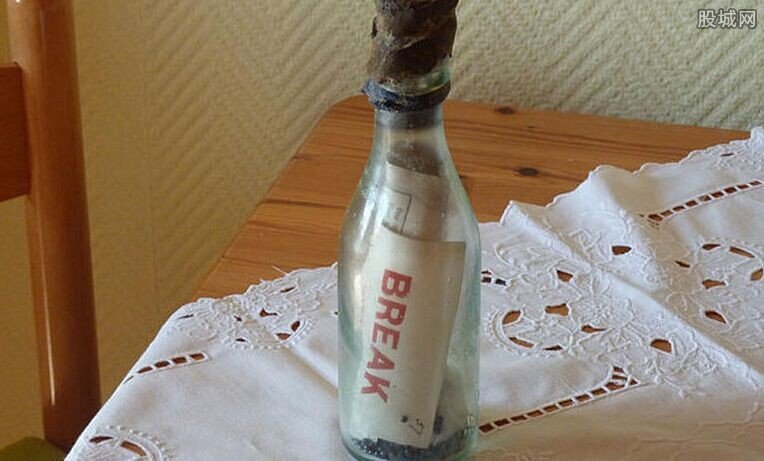 德夫婦拾獲漂流瓶