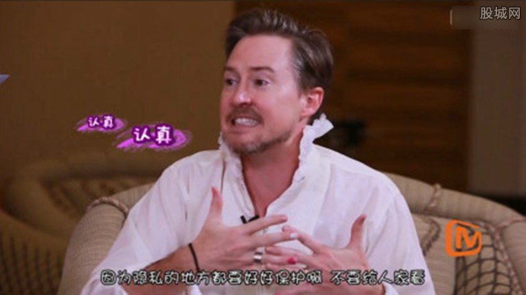 軒軒偷看夏天洗澡