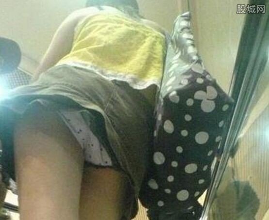 男子公車偷拍女子裙底