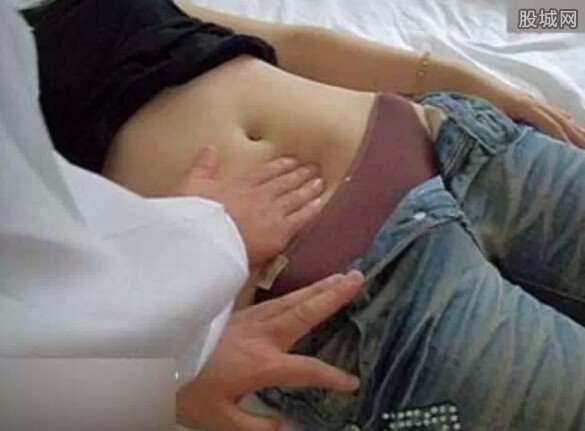 女子稱被男醫(yī)生將手伸進(jìn)內(nèi)褲